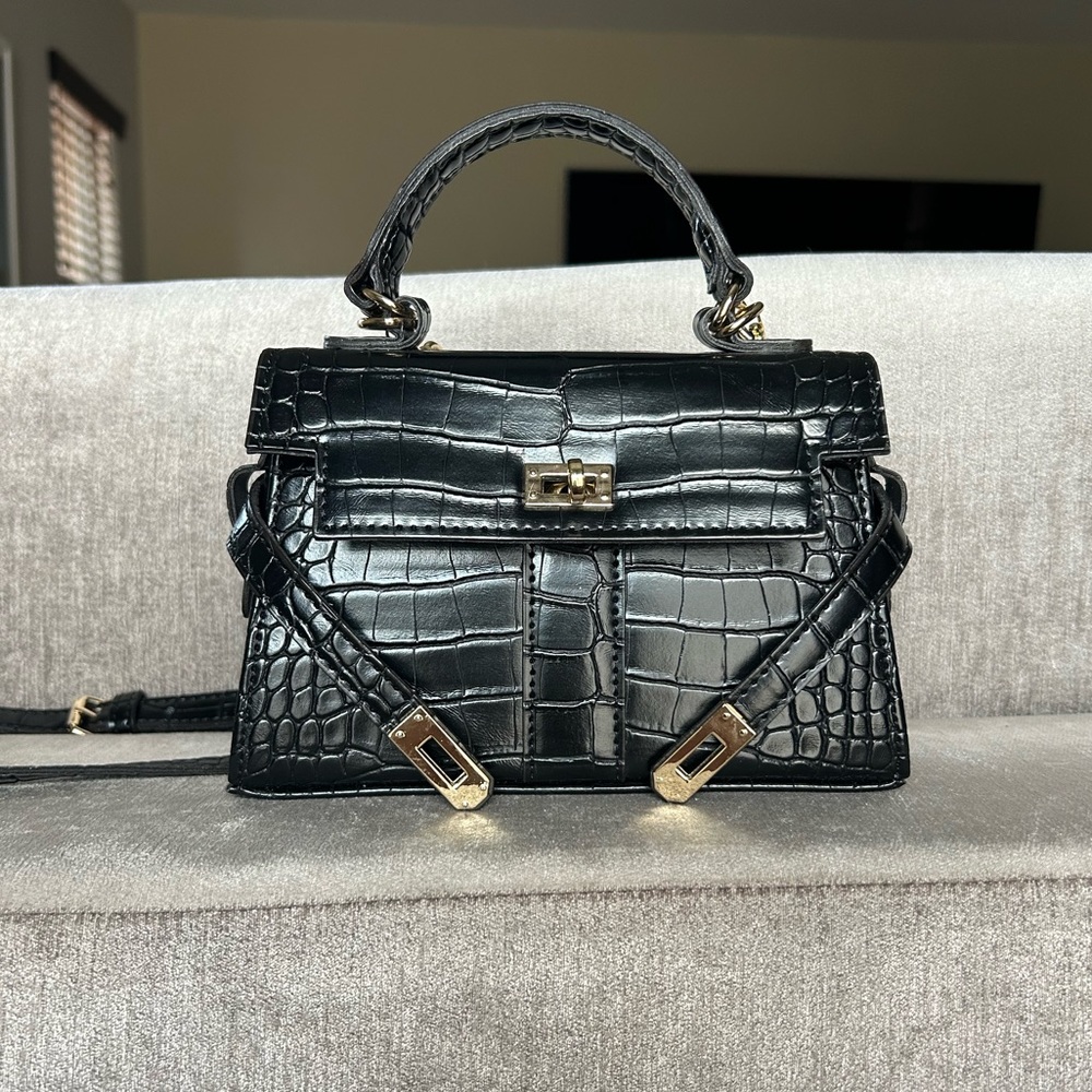VEGAN LEATHER  Black Crocodile-STYLE Handbag Like New!